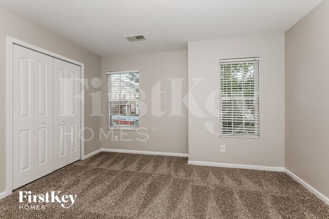 Building Photo - 16422 Austringer Pl