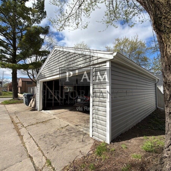 Building Photo - 3270 S 24th St
