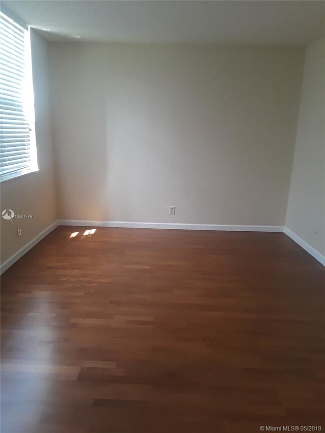 Building Photo - 3499 Oaks Way