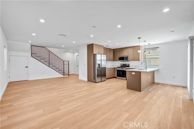 Building Photo - 18221 Chatsworth St