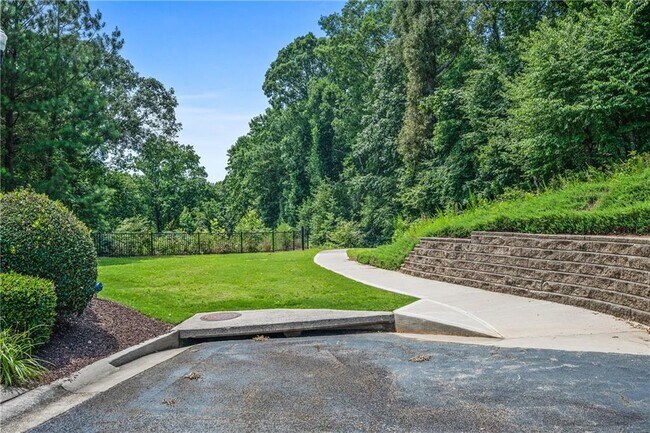 Building Photo - 4721 Creekside Villas Way