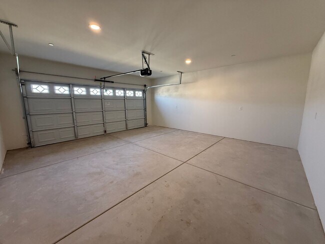 Building Photo - 9207 Prometheus Dr