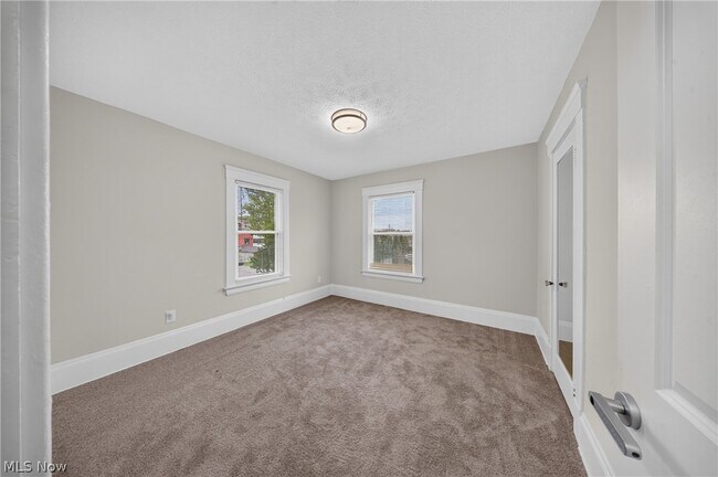 Building Photo - 10524 Lee Ave
