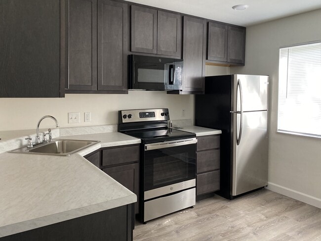 Building Photo - 3980 Brittany Cir