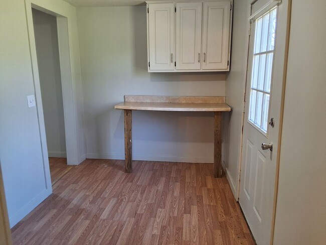 Building Photo - Charming  3 Bed, 2 Bath  House Located in Radcliff