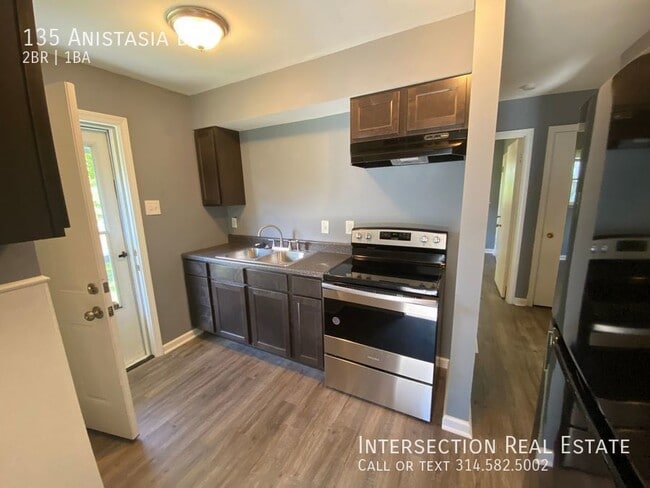 Building Photo - 135 Anistasia Dr