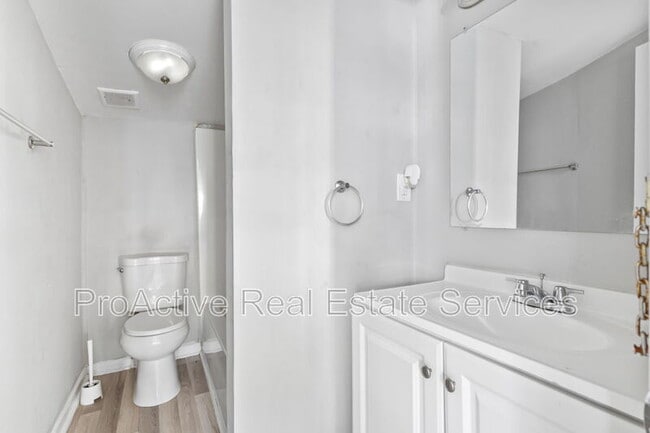 Building Photo - 1217 Hull St