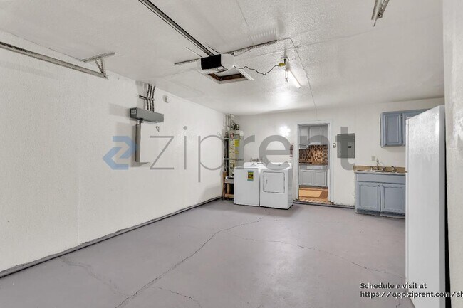 Building Photo - 1659 Knickerbocker Dr