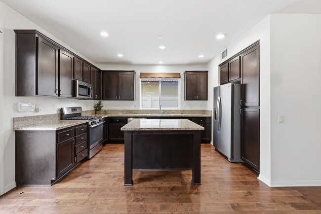 Building Photo - 26844 Albion Way