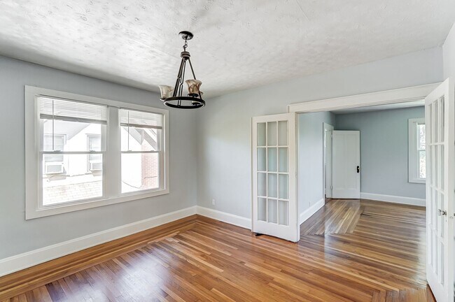 Building Photo - 3627 Zinsle Ave
