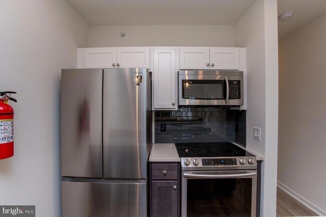 Building Photo - 41 Bridge St