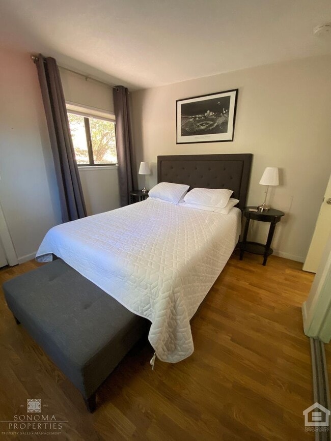Building Photo - City Meets Serenity – Hillside 3bd/2ba Hou...