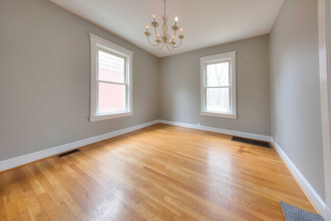 Building Photo - This classic 3 bedroom 2 bath Webster home features a front porch, large deck off the kitchen for...