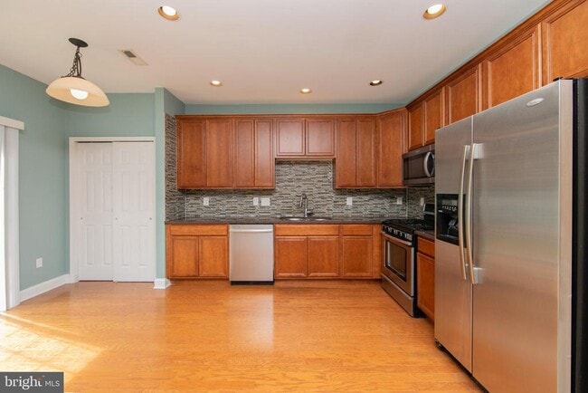 Building Photo - 7 Kingswood Ct