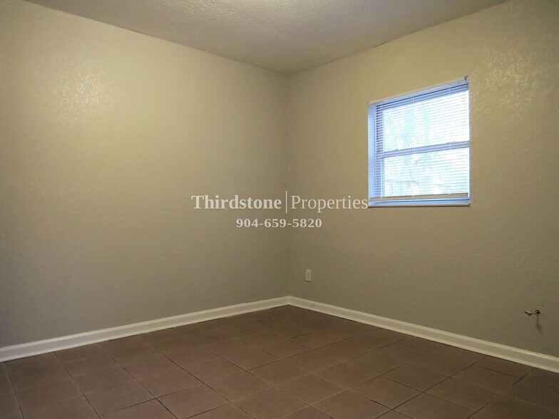 Building Photo - 4474 Spring Glen Rd