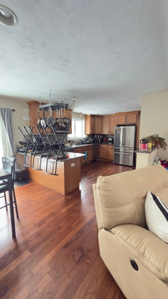 Building Photo - 22 W Shore Park Rd