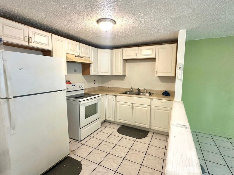 Building Photo - 10405 N 11th St
