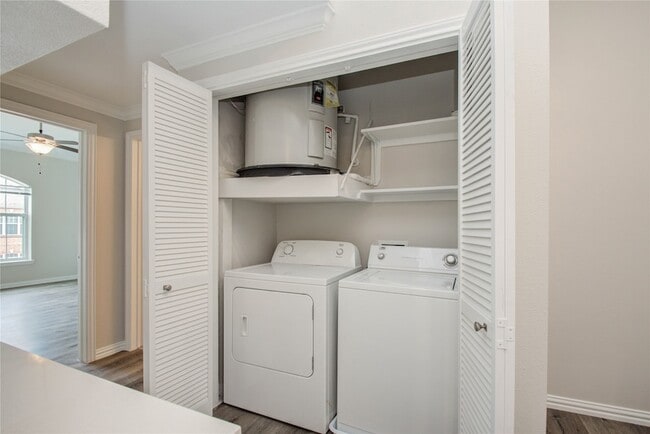 Building Photo - 2111 Welch St