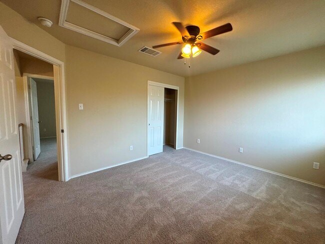 Building Photo - 1005 Gentry Dr