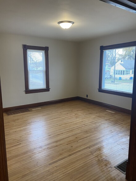 Living Room - 436 Glendale St