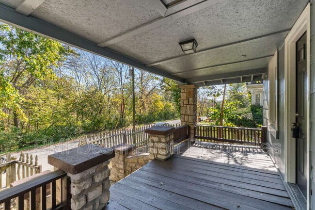 Building Photo - 108 Cliff Dr
