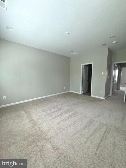 Building Photo - 139 Streamview Drive