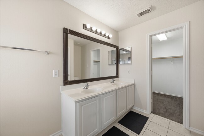 Building Photo - 8813 Elm Drake Ln