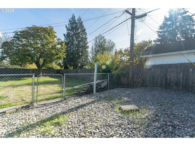 Building Photo - 1950s Ranch Style Home with Tons of Vintag...