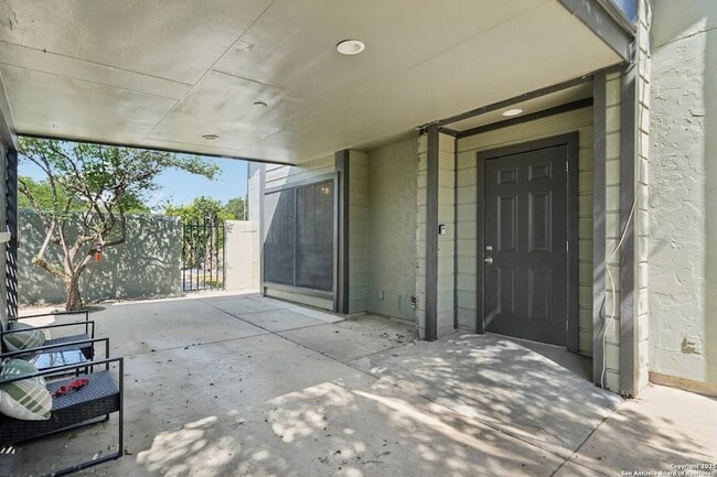 Building Photo - 10609 Starcrest Dr