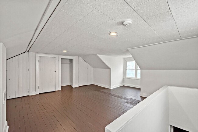 Building Photo - AVAILABLE MAY 1ST!! STUNNING 3 BEDROOM, MUST SEE!