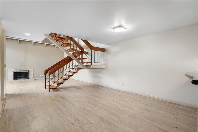 Building Photo - 2063 Whitehall Pl