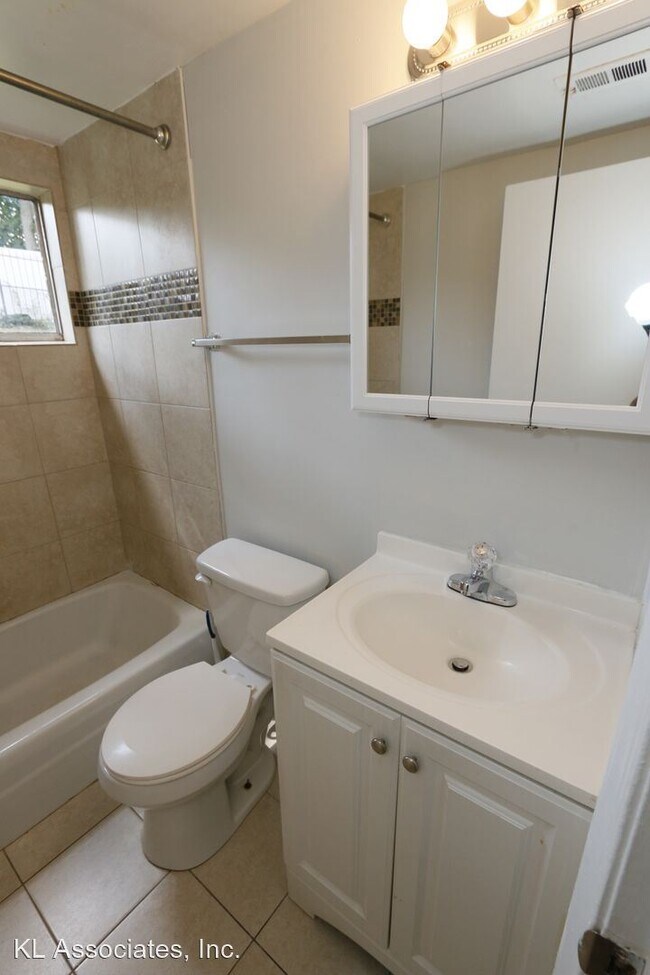 Building Photo - 1 br, 1 bath House - 7529 Riverdale Road  ...