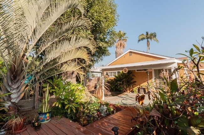 Building Photo - Beautiful single family house for rent