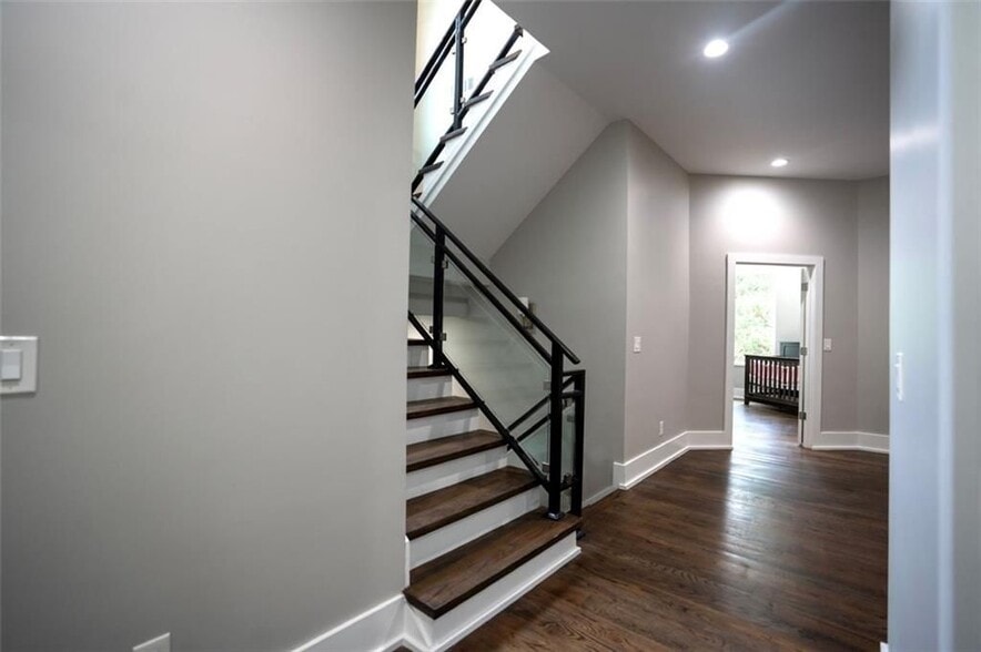 Building Photo - 1099 Vista Trail NE