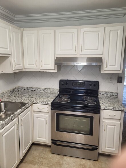 Building Photo - 116 Gardens Dr