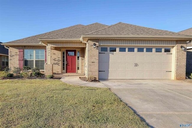Building Photo - Fall in love with this stunning 4-bedroom, 3-bathroom full-brick ranch home