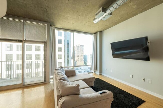 Building Photo - 943 Peachtree St NE