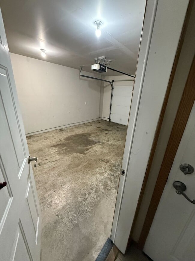 Building Photo - Quaint 2B/2Ba Townhome in Desirable Camas!