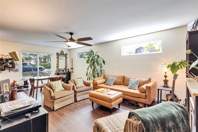 Building Photo - 908 Hermitage Dr