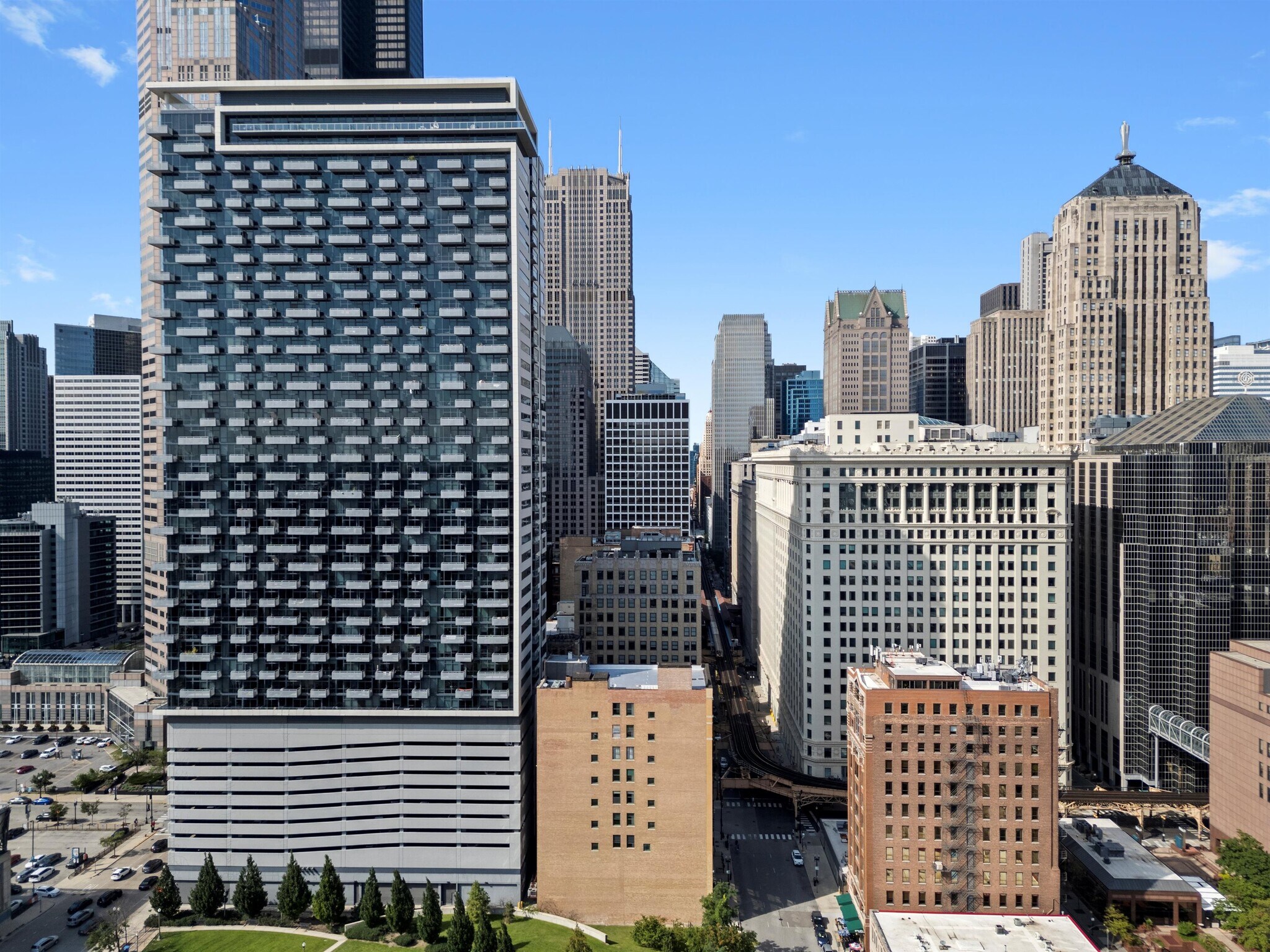 Building Photo - 235 W Van Buren St