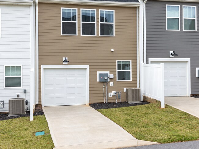 Building Photo - 476 Mill Park Way