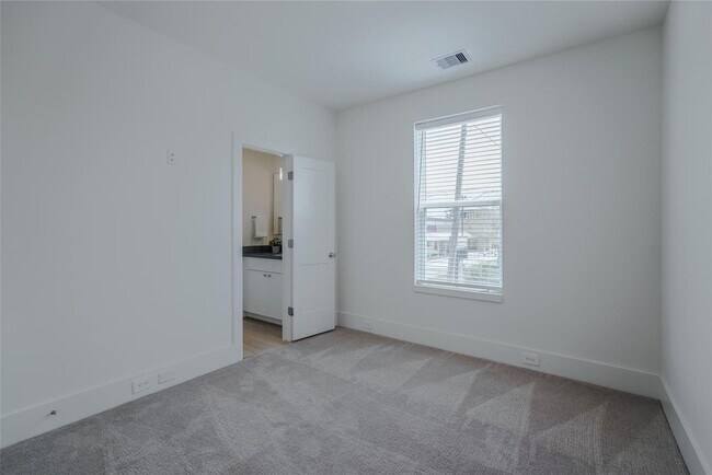 Building Photo - 864 Paul Quinn St