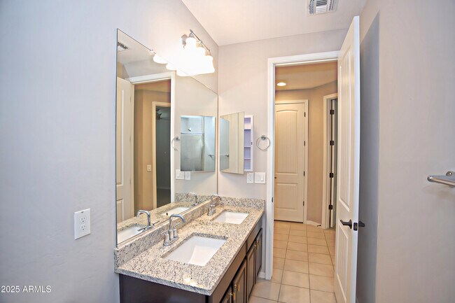 Building Photo - 7013 W Bajada Rd