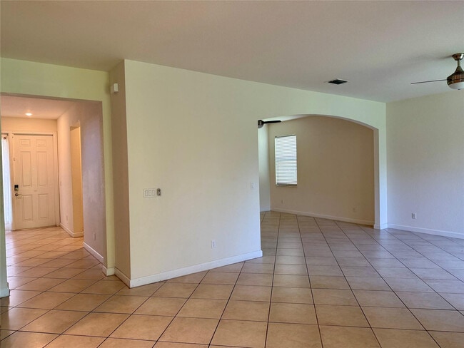 Building Photo - 4386 Buena Tara Dr