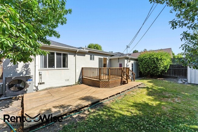 Building Photo - 1121 Killarney Ln