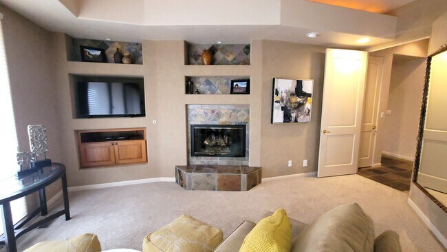 Building Photo - Paiute Springs at Entrada on Golf Course & FURNISHED!! 6-8 month lease available!
