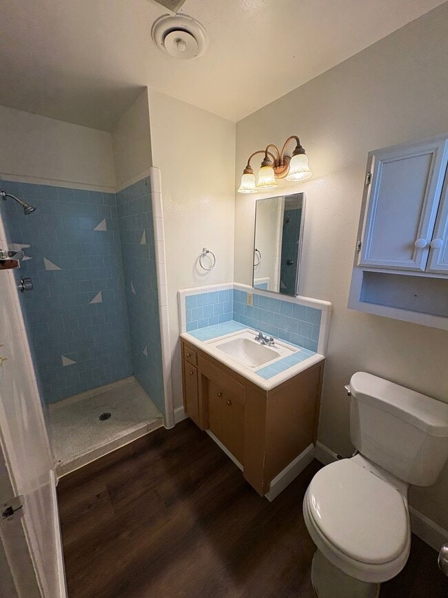 Building Photo - Corner lot home near Shopping Center Available Now!