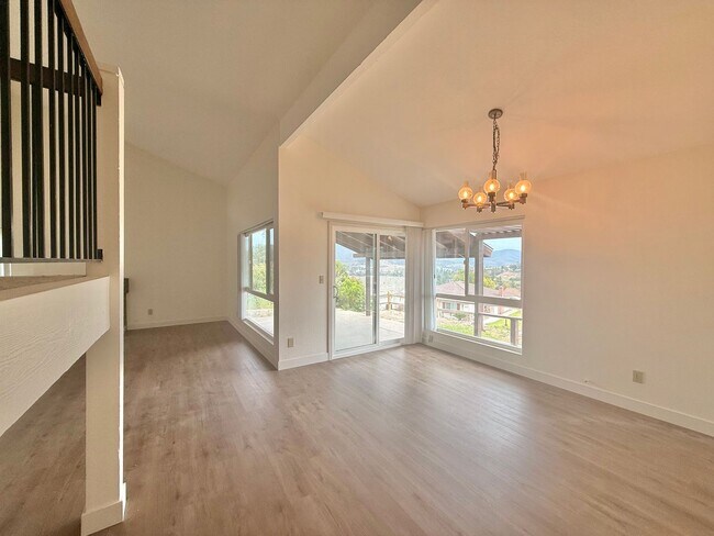 Building Photo - 10019 Canyonview Ct