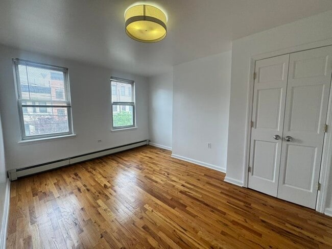 Building Photo - 146 Webster Ave