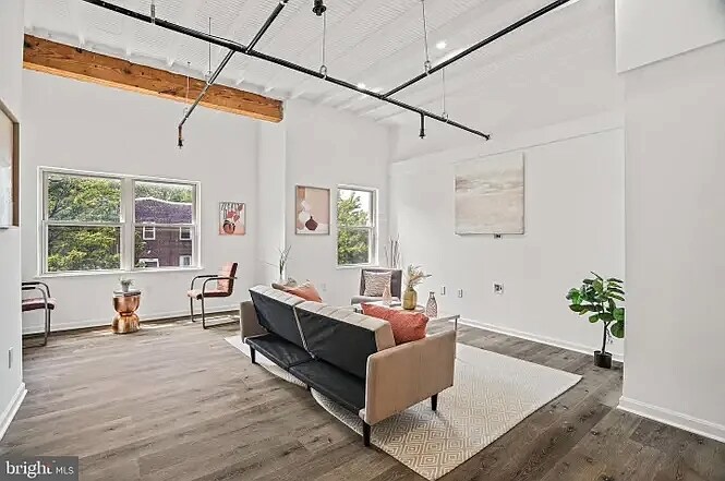 Building Photo - 1240 Holbrook Ter NE